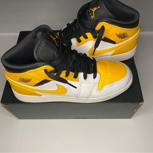 Yellow Air Jordan Mid gs